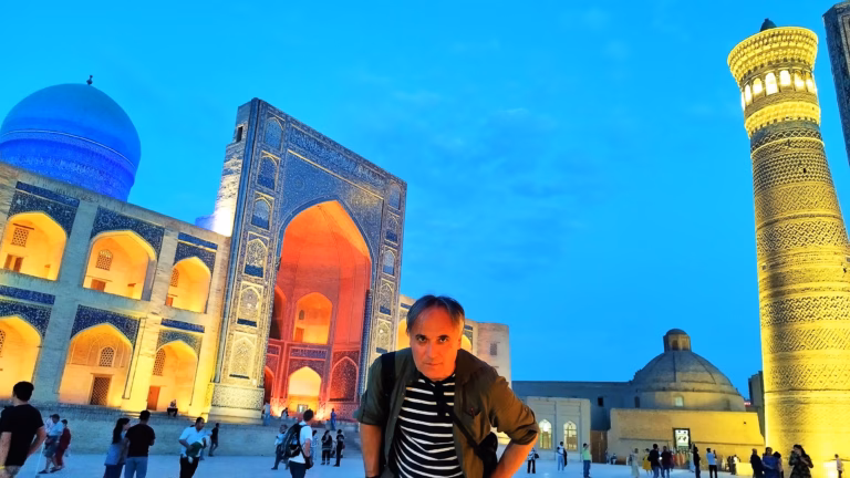 Slika za članak Buhara ili bajka uživo