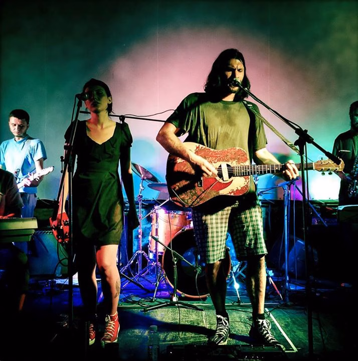 Slika za članak WOODEN AMBULANCE: SIROVI ŠARMERI